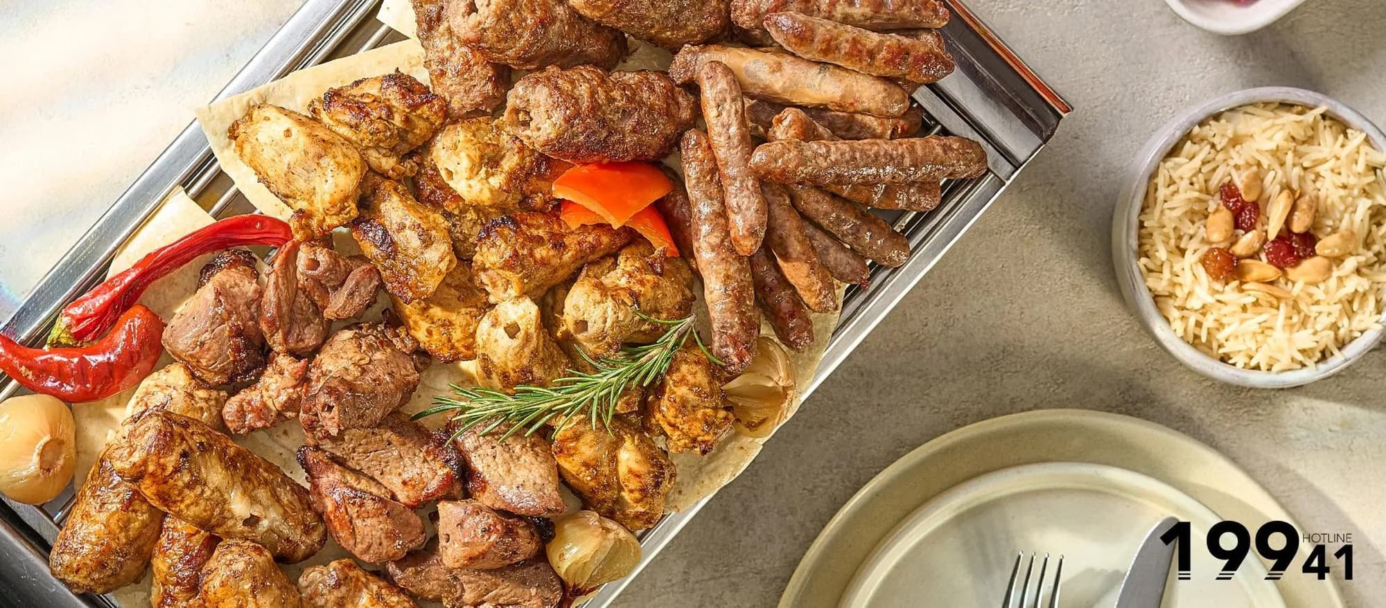 مشويات مشكلة من بيت المشويات في طنطا، تضم كباب وكفتة وشيش طاووق مع أرز بالخلطة.