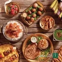 مائدة متنوعة من المشاوي والأطباق الشرقية في مطعم الدوار بطنطا.
