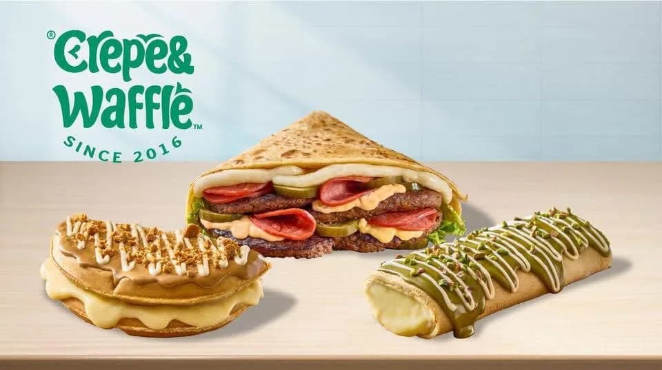 تشكيلة من الكريب والوافل من مطعم كريب آند وافل في منطقة سعيد بطنطا.