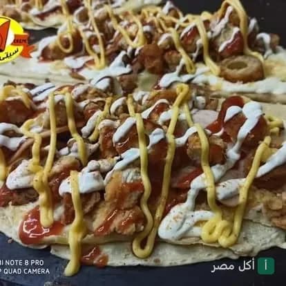 كريب دجاج بصوصات المايونيز والكاتشب من مطعم سيتي كريب في 15 مايو.