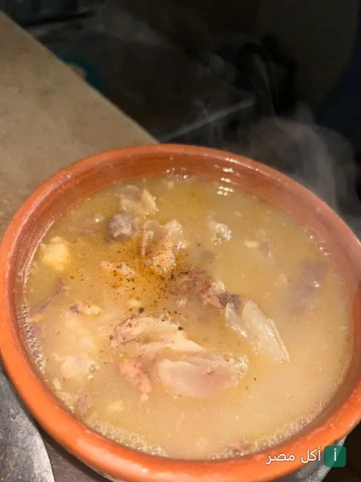 طاجن شوربة ساخن يقدم في مطعم القشيشي بالأزبكية.