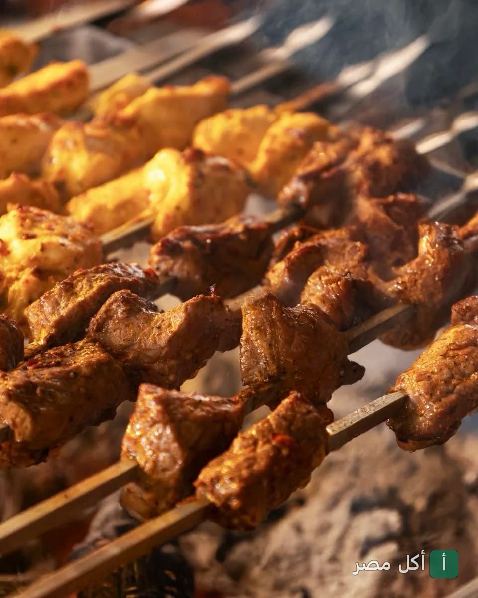 سيخ كباب وشيش طاووق مشوي على الفحم في مطعم زهرة لبنان بالبساتين