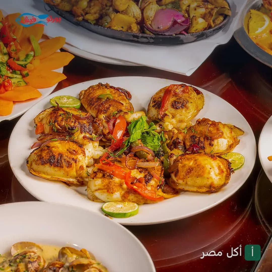 طبق سبيط مشوي مع الخضروات والليمون في مطعم بورتوفيش ببور فؤاد.