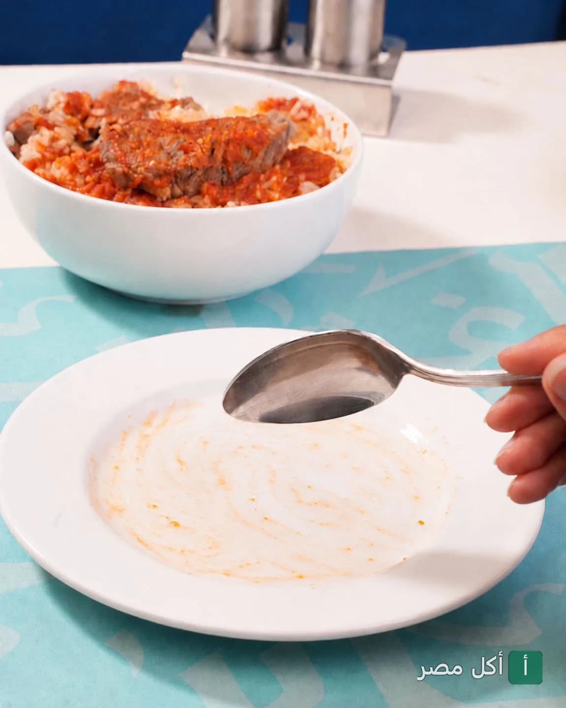 طبق أرز باللحمة وصلصة الطماطم في مطعم فسحة سمية بباب اللوق.