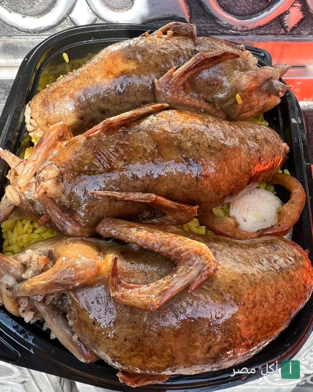 طبق حمام محشي بالأرز في كبابجي أبو حمادة ببولاق الدكرور
