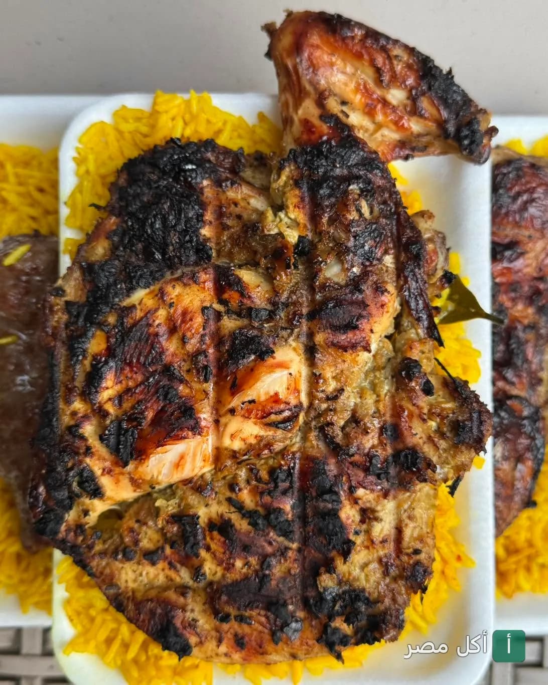 نصف دجاجة مشوية على الفحم مع أرز أصفر من كبابجي ابو حماده في بولاق الدكرور