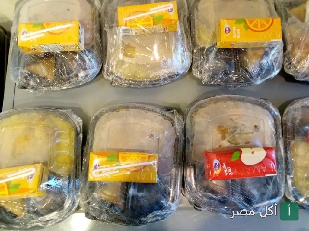 وجبات مغلفة جاهزة للتوصيل من مطعم دوزن زون في الحي المتميز بـ 6 أكتوبر.