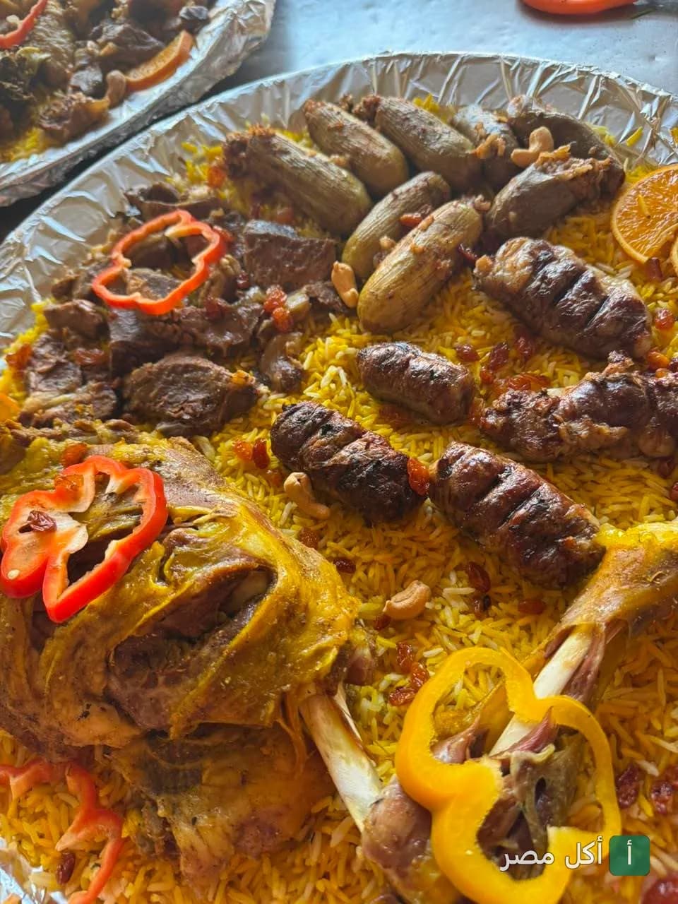 صينية أرز أصفر بالمشاوي والمحشي من مطعم حضرموت اطفيح