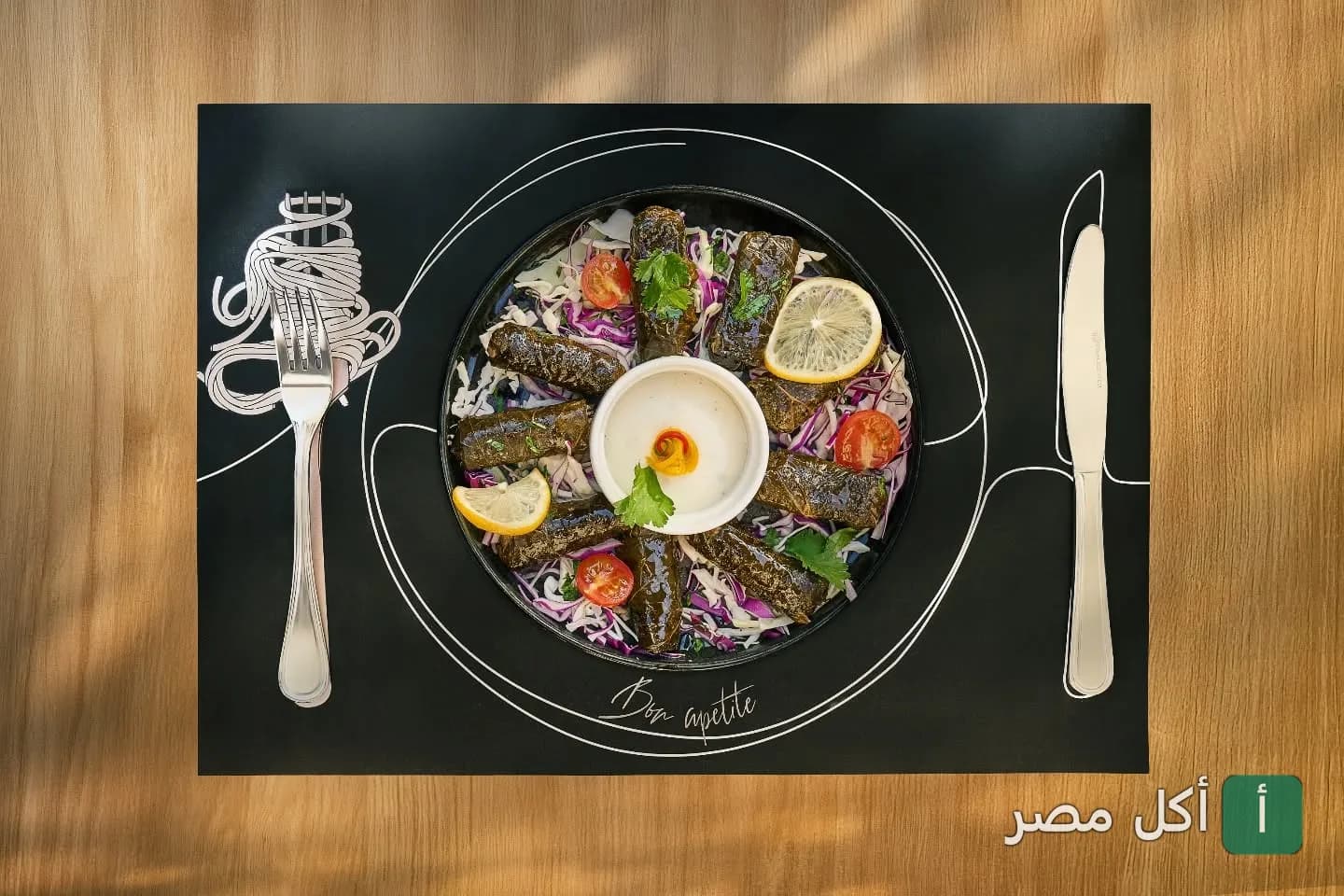 طبق محشي ورق عنب مع صوص في بوناشي لاونج بالمنتزه، الأهرام.
