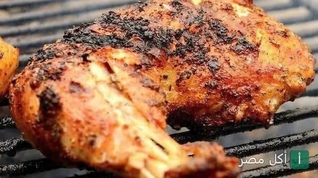 دجاج مشوي على الفحم في مطعم حاتي الوحدة بجزيرة إمبابة.