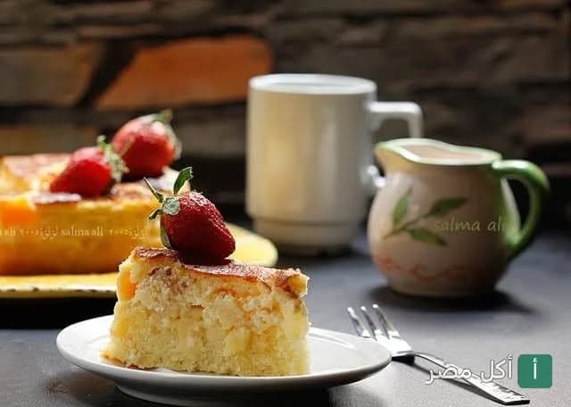 قطعة كيك بالفراولة في هيما كافيه بترعة السواحل بإمبابة.