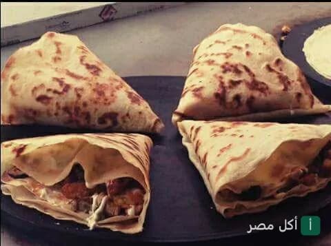 ثلاث قطع كريب محشوة من كريب حبيشة في إمبابة.