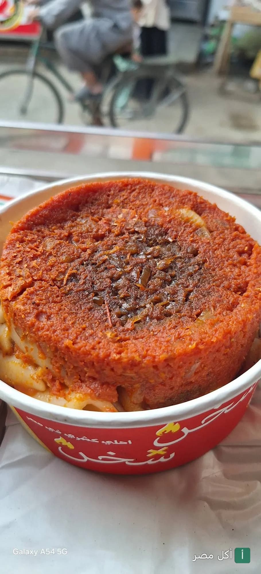 علبة كشري من مطعم سخن فى سخن في بشتيل بإمبابة