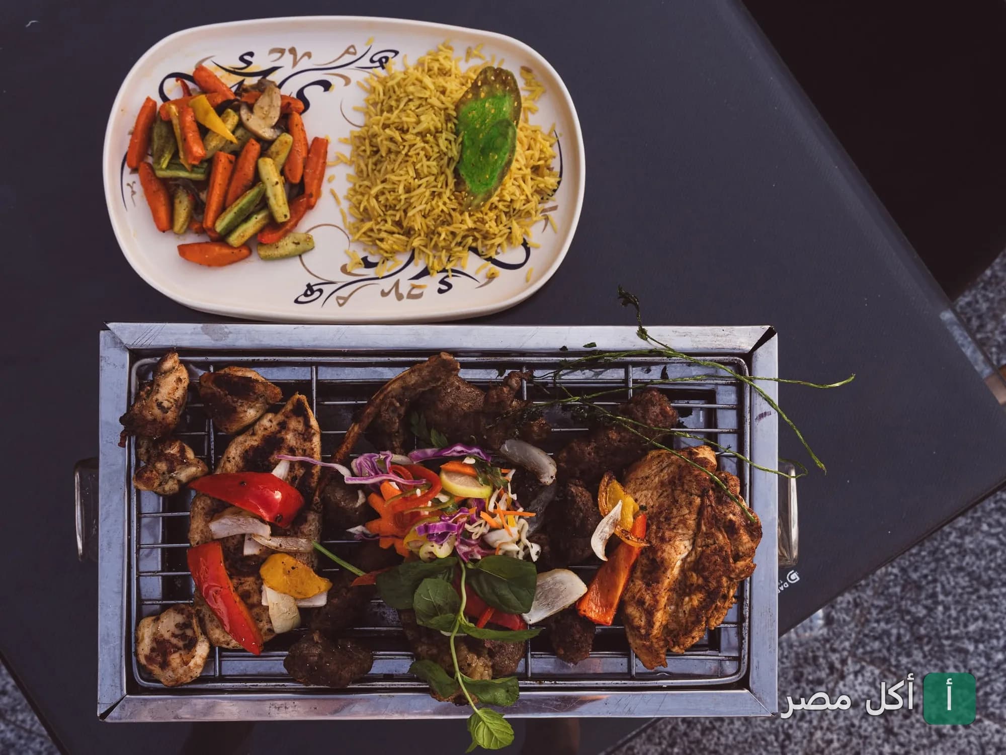 طبق مشويات مشكل مع أرز وخضار سوتيه في مطعم وكافيه بانوراما رمسيس بعابدين