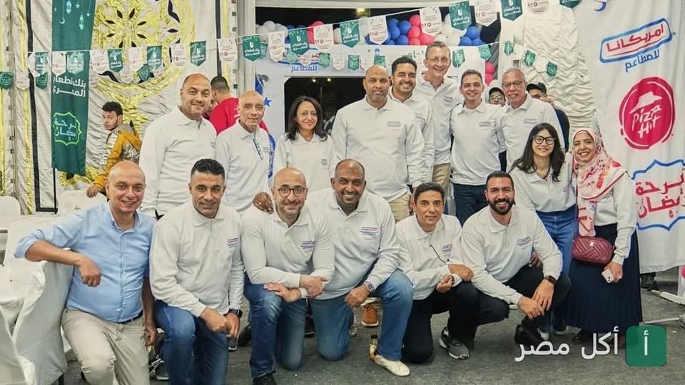 فريق عمل أمريكانا هَب في داون تاون فود كورت عابدين خلال فعالية رمضانية.