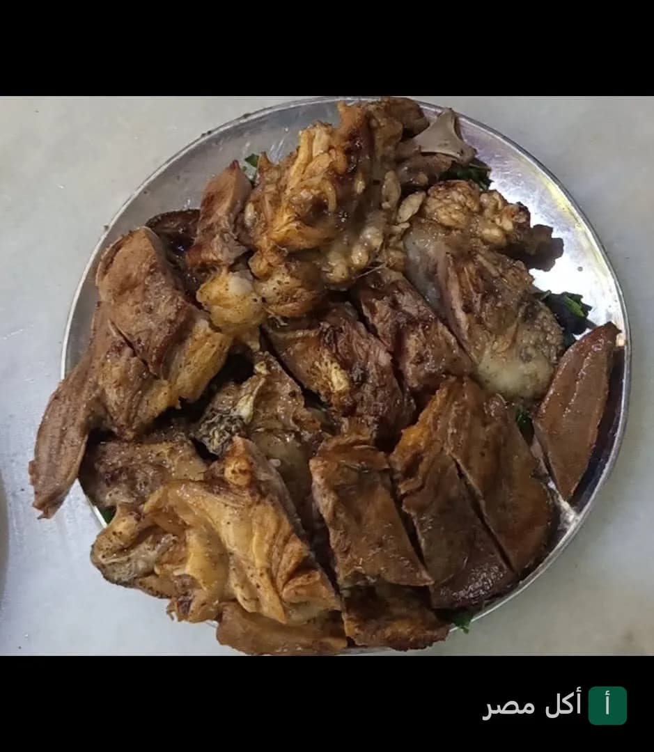 طبق مشكل من حلويات اللحمة في مسمط الشعب بعابدين