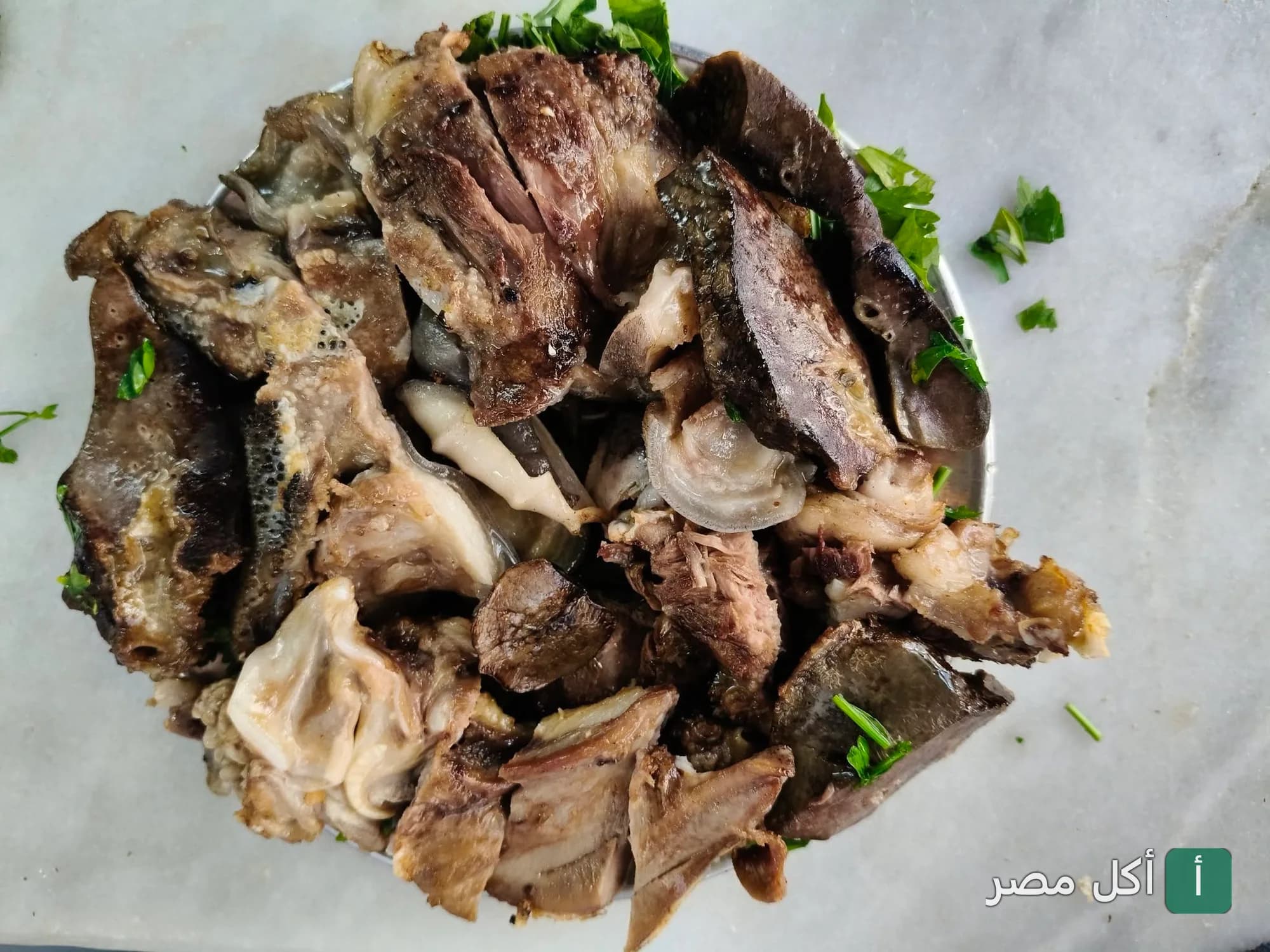 طبق مشكل حلويات مذبح في مسمط الشعب بعابدين