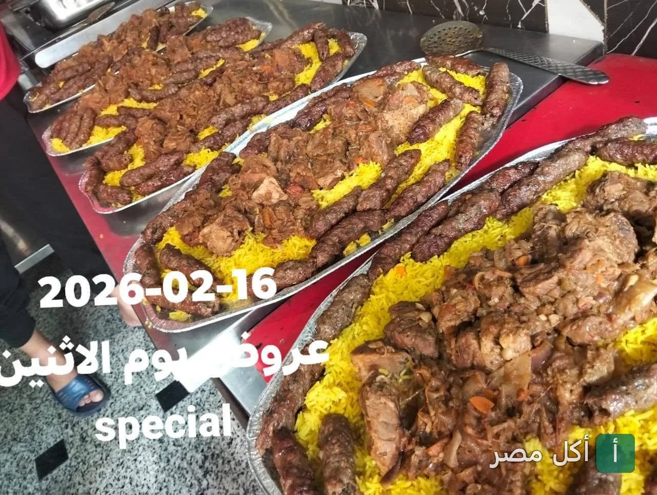 أطباق أرز أصفر مع كفتة مشوية وقطع لحم في مطعم عبد الباسط عبد الصمد بعين شمس.