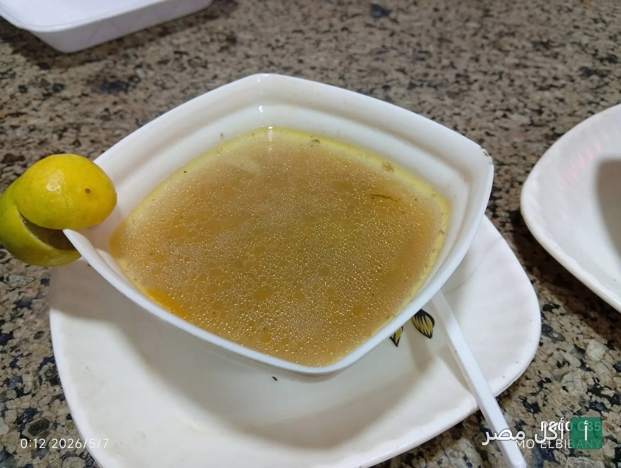 طبق شوربة ساخنة مع ليمونة في كبابجي البيباني بالدرب الأحمر.