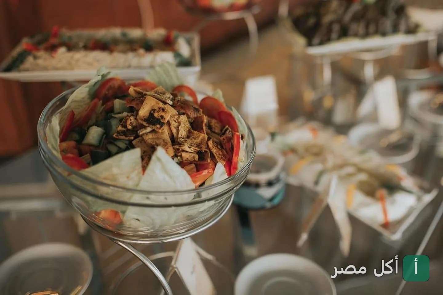 طبق فتوش طازج في بوفيه مطعم سكاي ريم بالمقطم