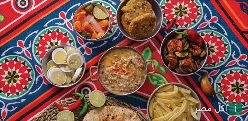 سفرة فطار مصري شعبي متنوعة في مطعم عم سيد بالخليفة