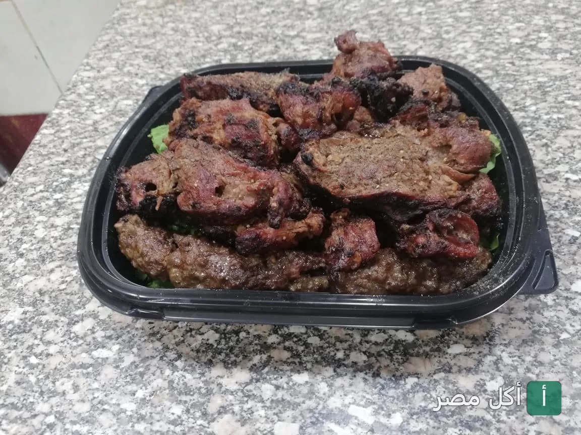طبق مشويات مشكل من أبو خالد الكبابجي في بولاق الدكرور