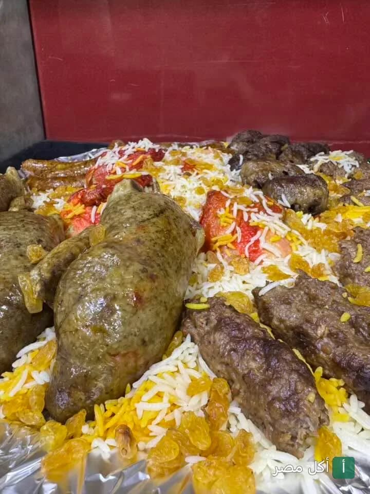 صينية مشاوي مشكلة مع أرز بسمتي من مطعم حضرموت البحر الأعظم بالجيزة