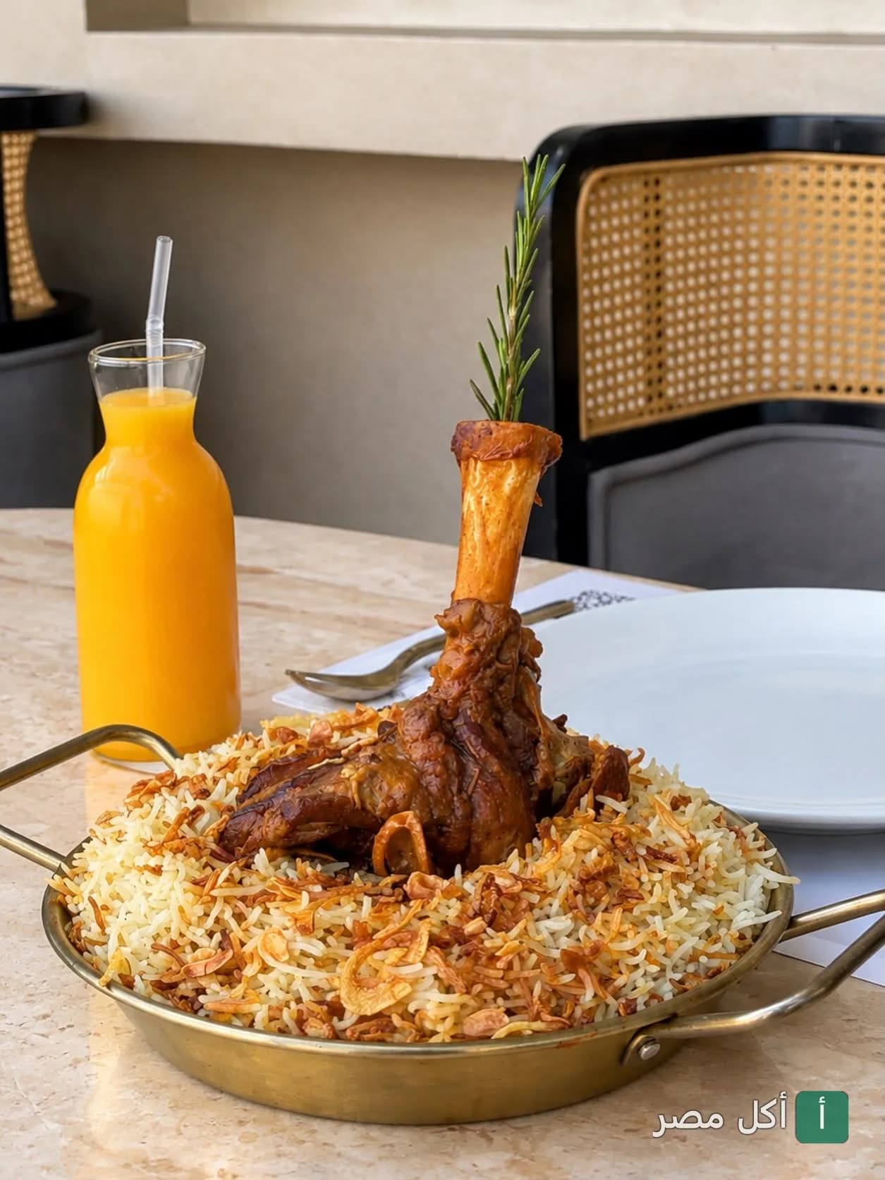 طبق موزة ضاني مع الأرز الشرقي في مطعم دار نوره بالدقي