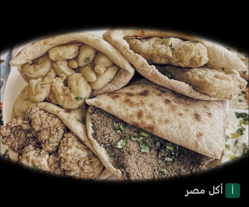 ساندوتشات متنوعة في خبز بلدي من مطعم الشيخ في جزيرة الدهب بالجيزة