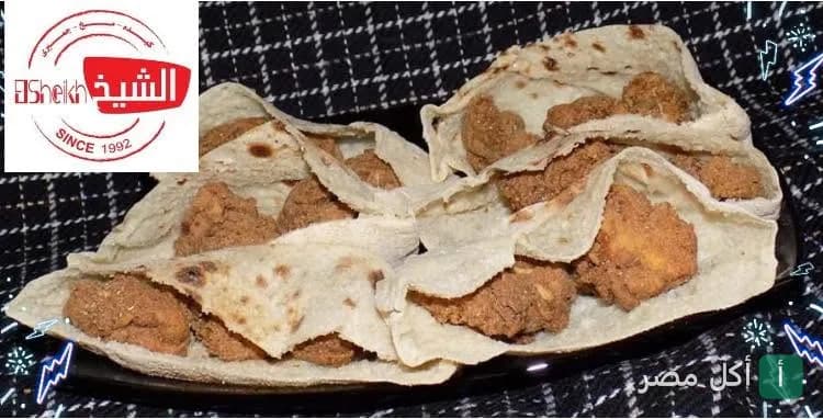 ساندوتشات طعمية في خبز بلدي من مطعم الشيخ في جزيرة الدهب بالجيزة.