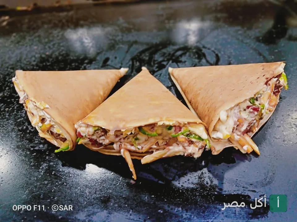 ثلاث قطع كريب محشوة من مطعم كريب أفندينا في فيصل بالجيزة