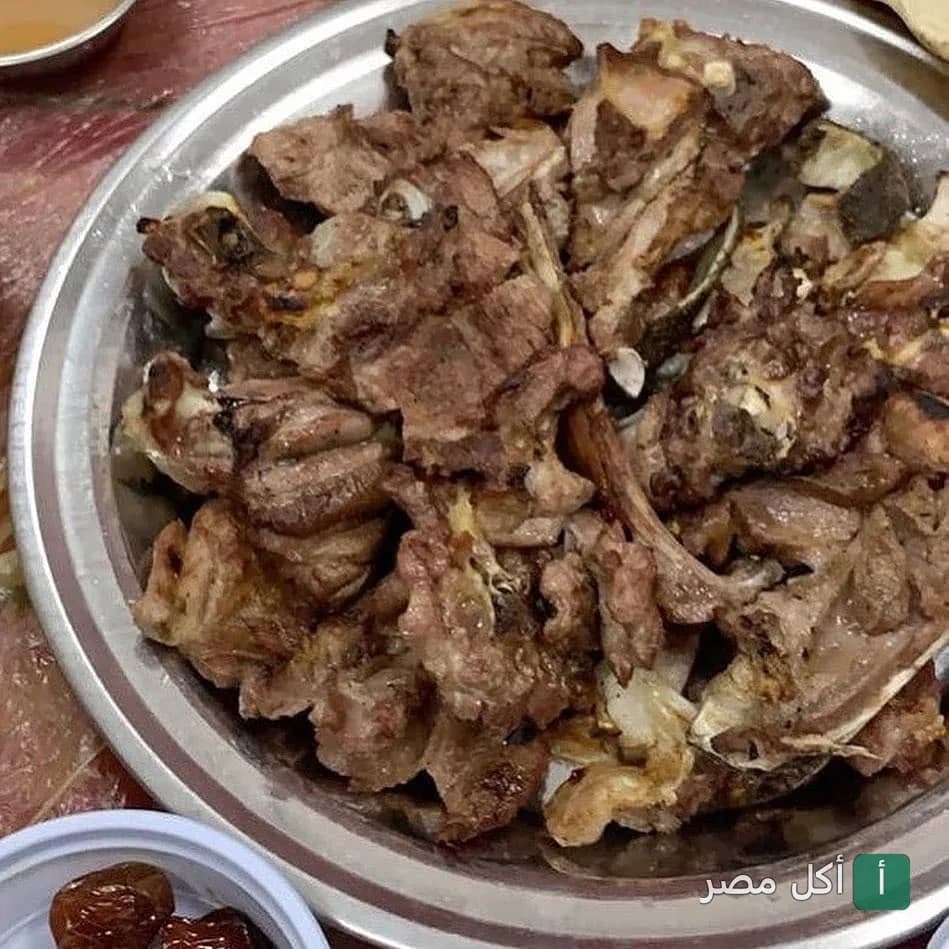 طبق مشويات لحم ضاني في مطعم حضرموت شارع النصر بإمبابة.
