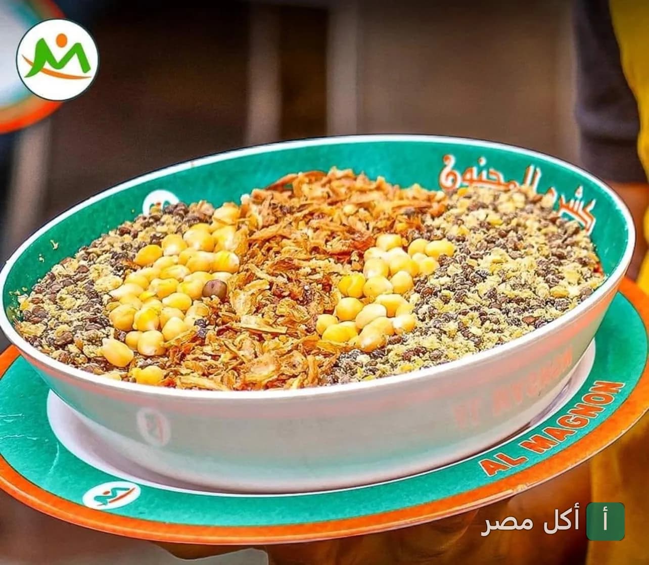 طبق كشري مصري أصيل في مطعم كشري المجنون بإمبابة