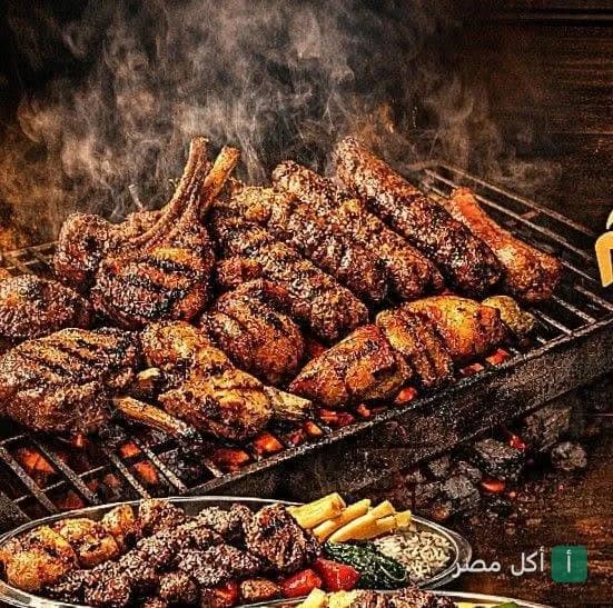 مشويات متنوعة من كباب وكفتة وريش على الفحم في مطعم كبابجى الصفا والمروة بإمبابة.