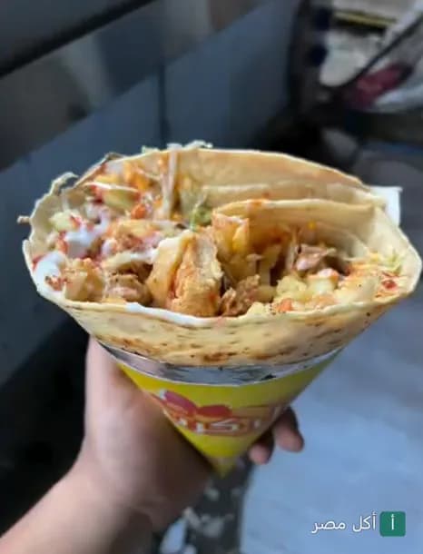 ساندوتش كريب محشو بالدجاج والبطاطس من مطعم كابوزيا في إمبابة