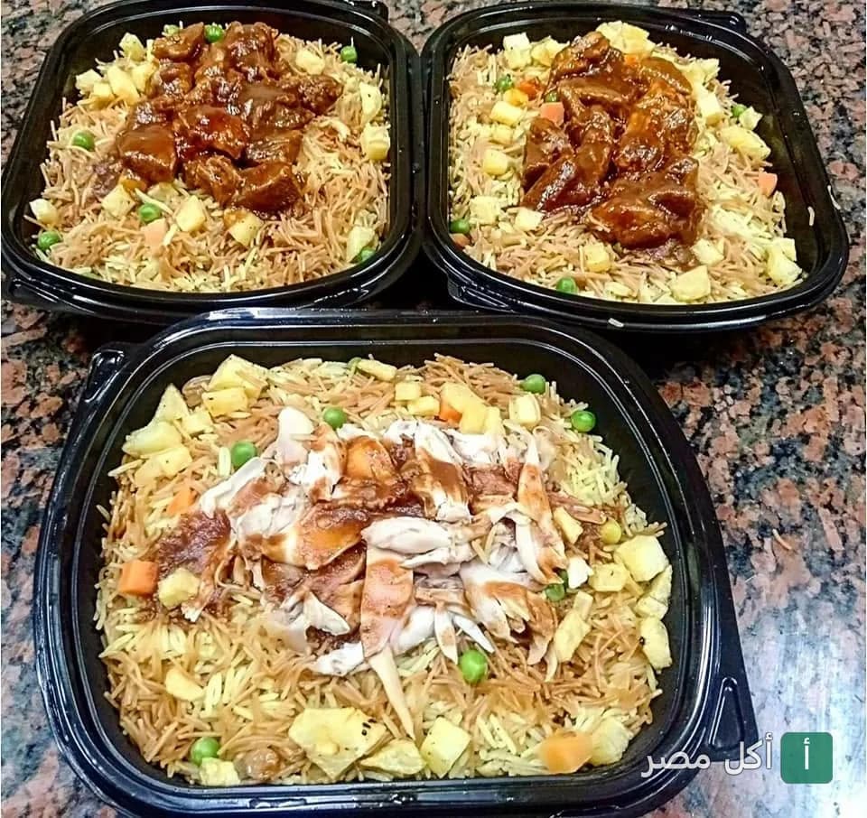 أطباق أرز عراقي مع اللحم والدجاج في مطعم المذاق العراقي بالصف
