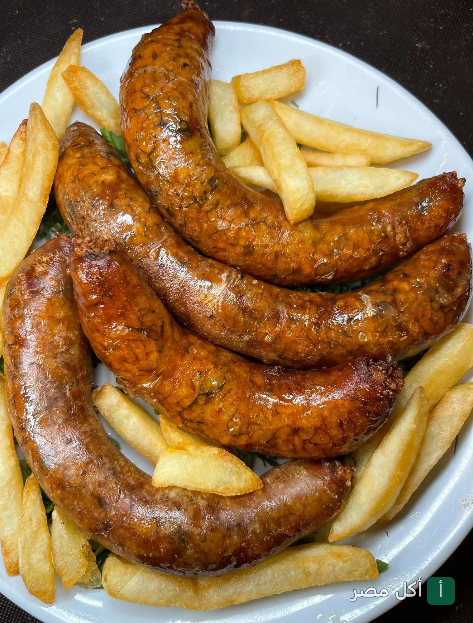 طبق ممبار محمر مع بطاطس مقلية من مطعم حواوشي الربيع في الشيخ زايد.