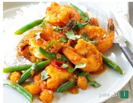 طبق جمبري بصوص حار مع فاصوليا خضراء وأرز من مطعم دا فانغ الصيني في الهرم بالجيزة.