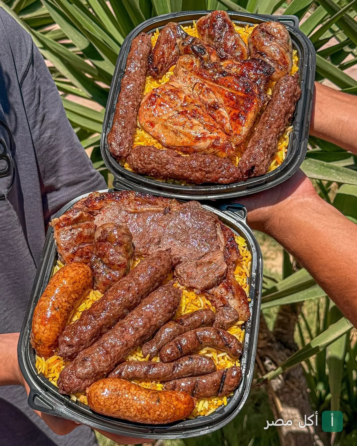 وجبات مشاوي مشكلة مع أرز أصفر من مطعم حضرموت في كرموز بالإسكندرية.