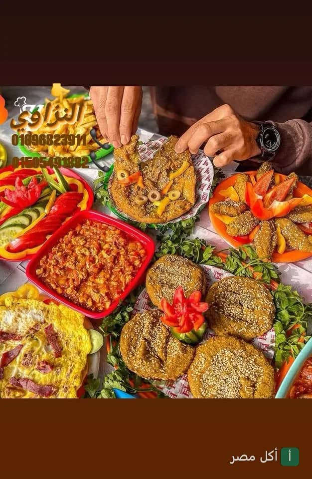 سفرة مأكولات شرقية متنوعة من مطعم النزاوي في مينا البصل بالإسكندرية.