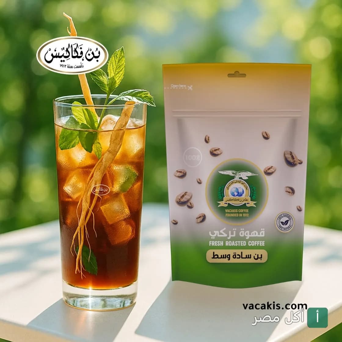 كوب قهوة مثلجة مع كيس بن تركي من فكاكيس في مينا البصل بالإسكندرية.