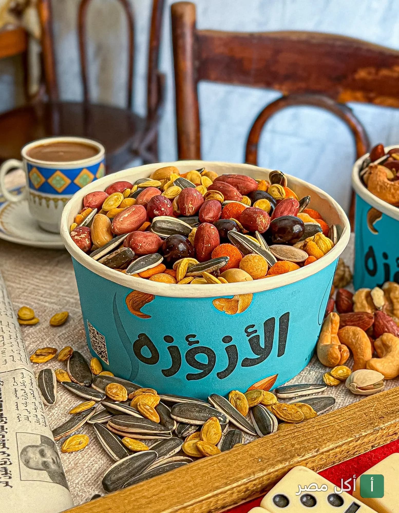 كوب أزوزة مليء بالمكسرات واللب في كافيه دوار ندا بمينا البصل، الإسكندرية.