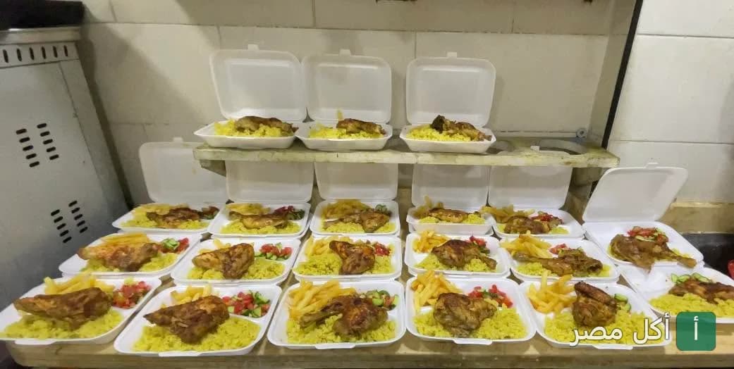 وجبات دجاج وأرز جاهزة للتوصيل في مطعم مستر إكس بالورديان، مينا البصل.